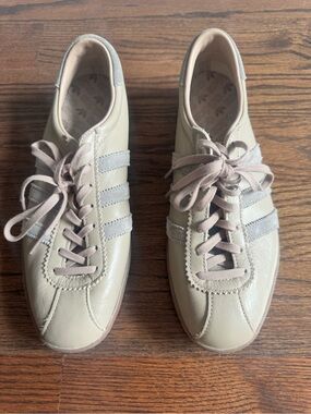 adidas Beige and Brown Leather Tobacco’s. Rare!